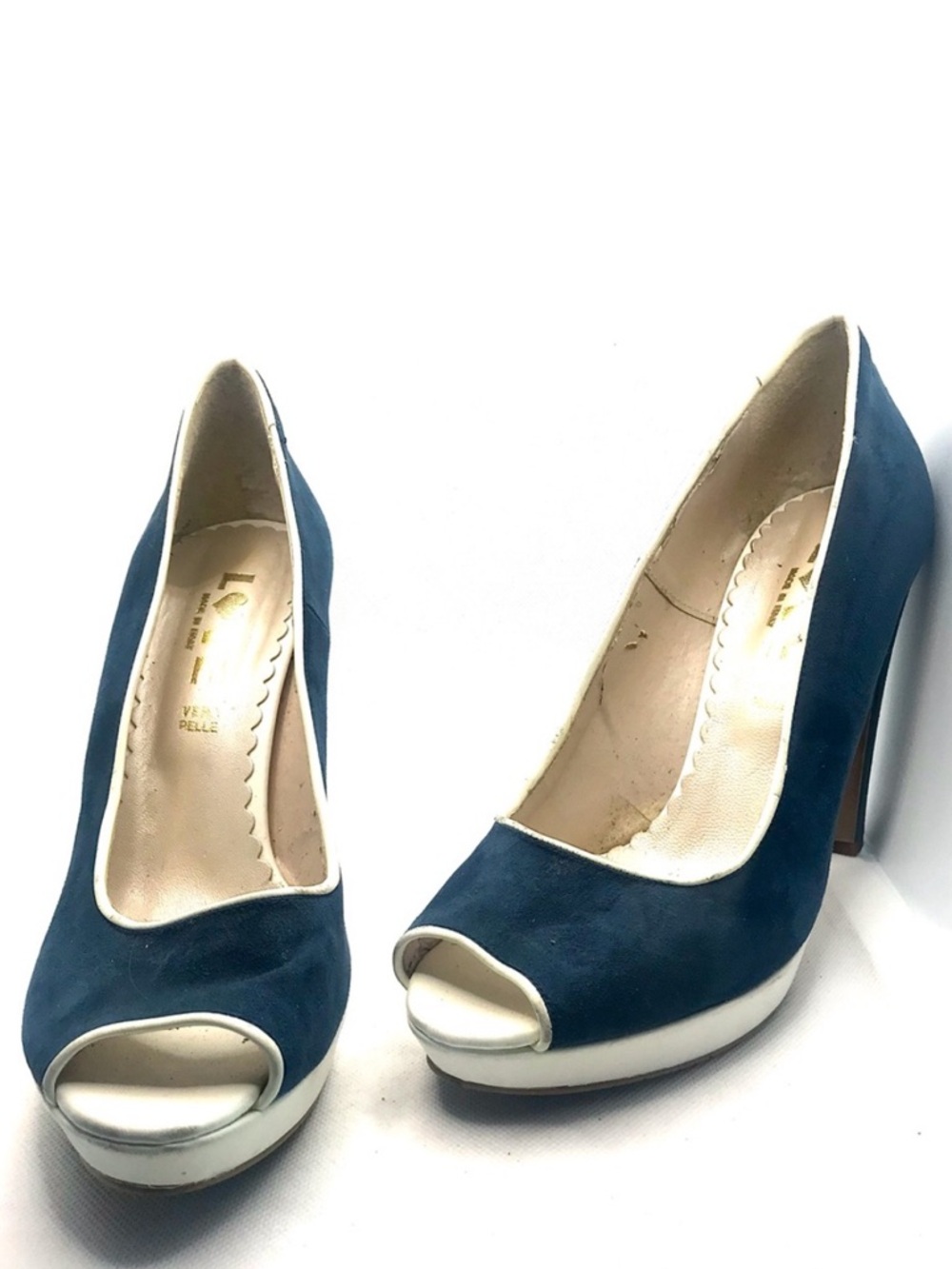 LOVE MADE IN ITALY BLUE SUEDE PEEP-TOE PUMPS WITH WHITE LEATHER TRIM (40)